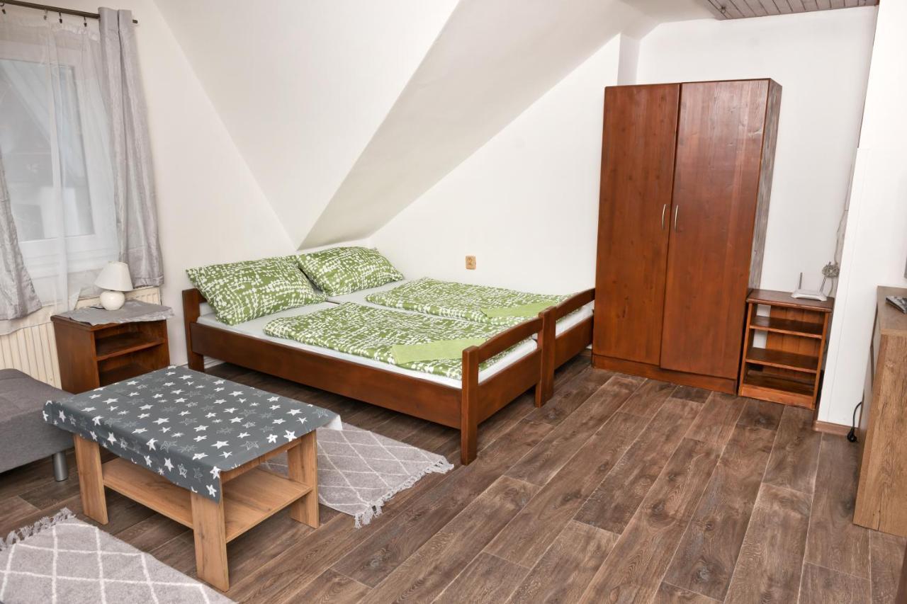 Penzion Pod Svahem Zelezna Ruda Exterior foto